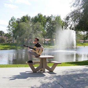 Meet your Posher, Logan